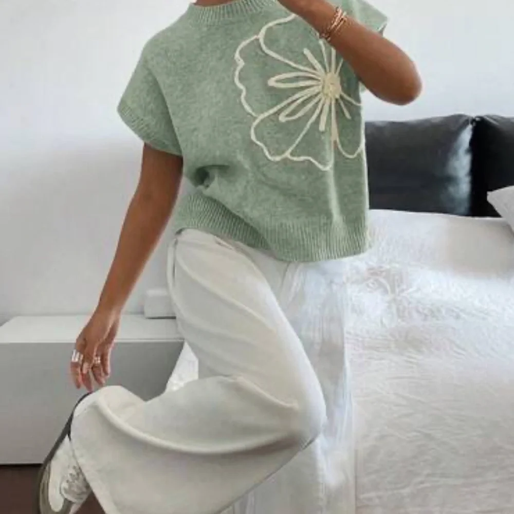 SHEIN Mint Green Short-Sleeve Flower Knit Sweater - Picture 2 of 6